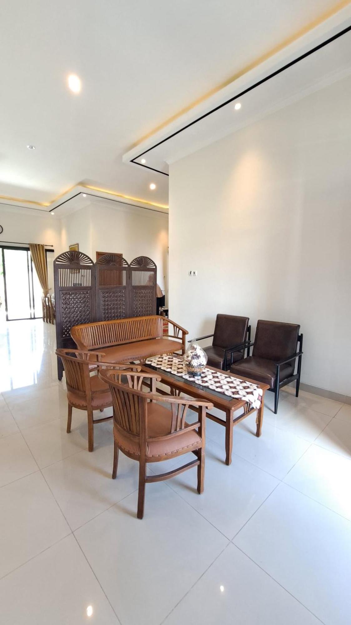 Family Homestay Near Malioboro Yogyakarta Exterior foto